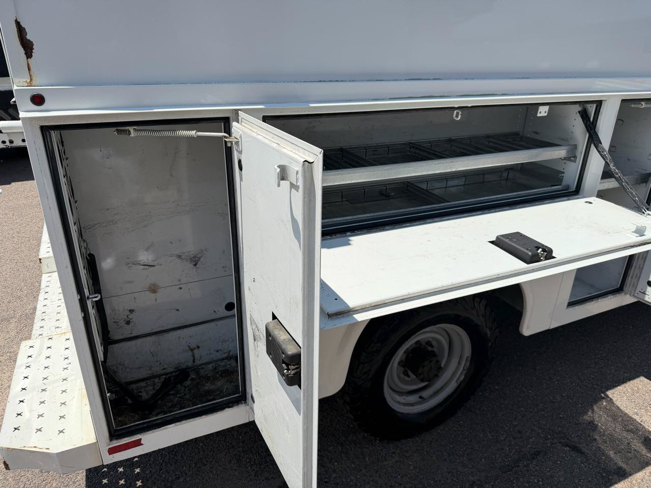 Used 2017 Ford E-350 and Econoline 350 Super Duty RWD image 15