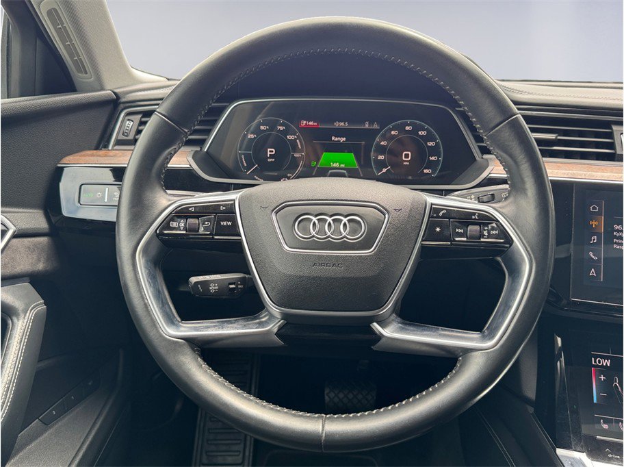 Used 2019 Audi e-tron Prestige w/ Prestige Package AWD/4WD image 13