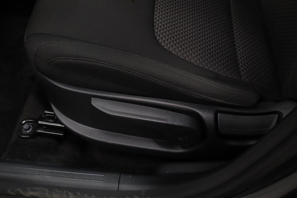 Used 2025 Kia Sportage LX image 24