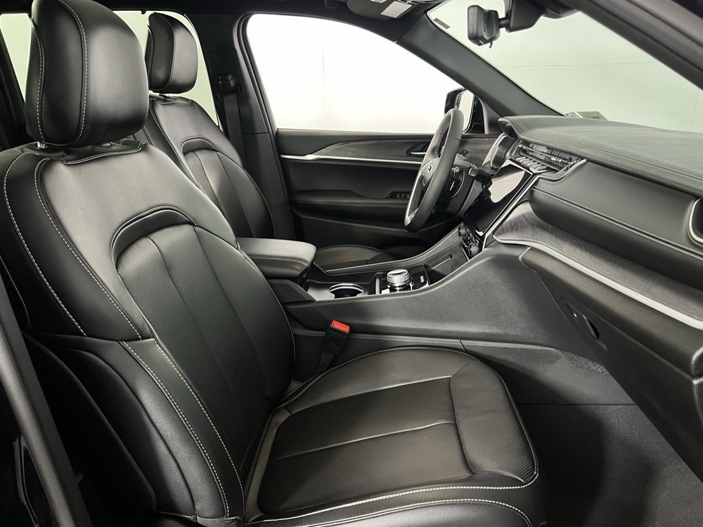 Used 2024 Jeep Grand Cherokee Limited w/ Luxury Tech Group II image 34