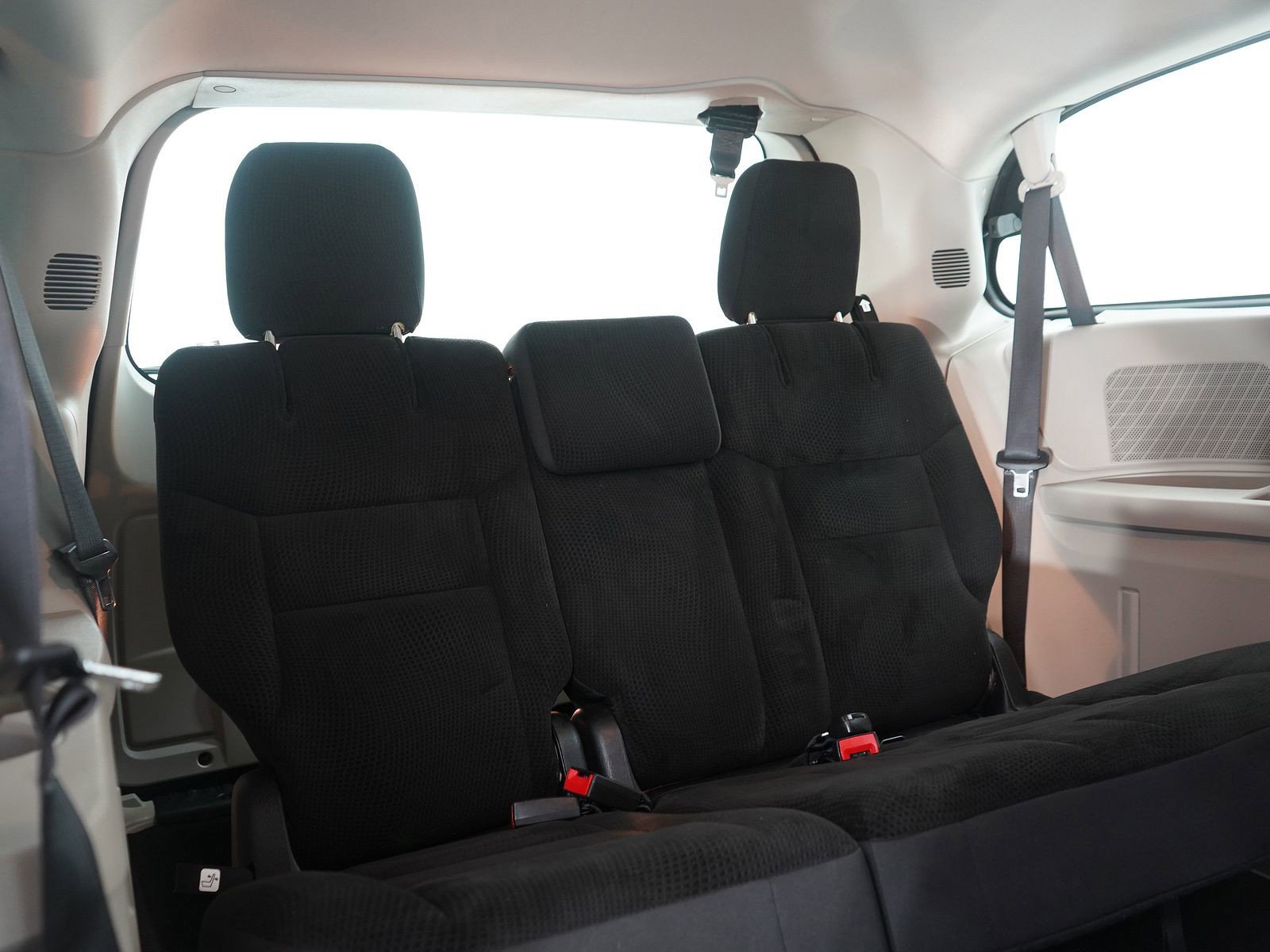 Used 2018 Dodge Grand Caravan SE w/ Rear Park Assist Package image 14