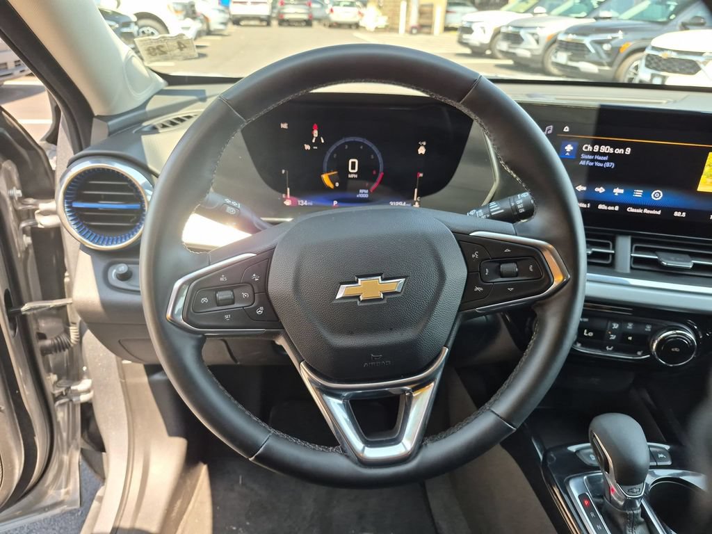 Used 2025 Chevrolet Trax LT w/ LT Convenience Package FWD image 22