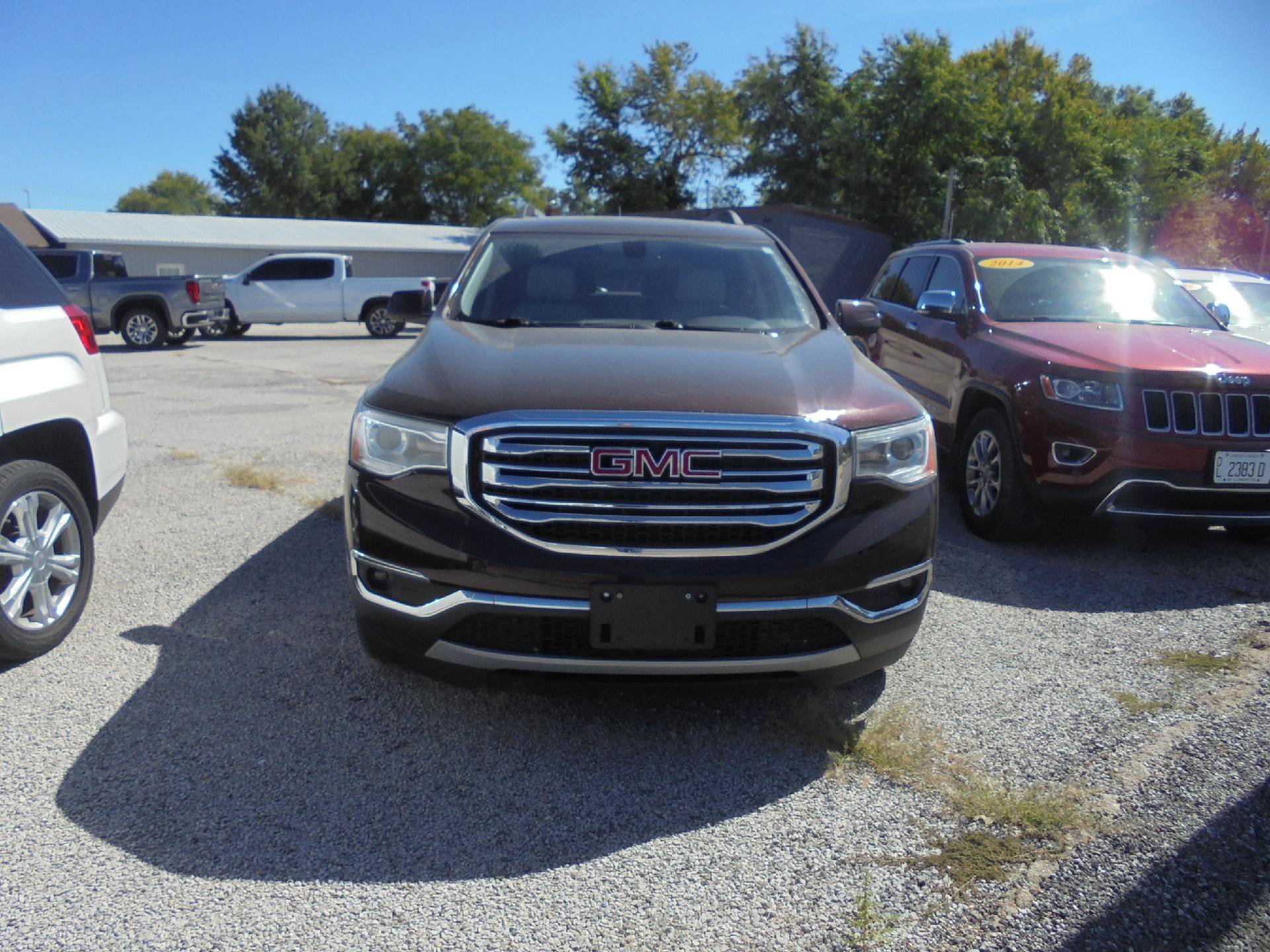 Used 2018 GMC Acadia SLT FWD image 2