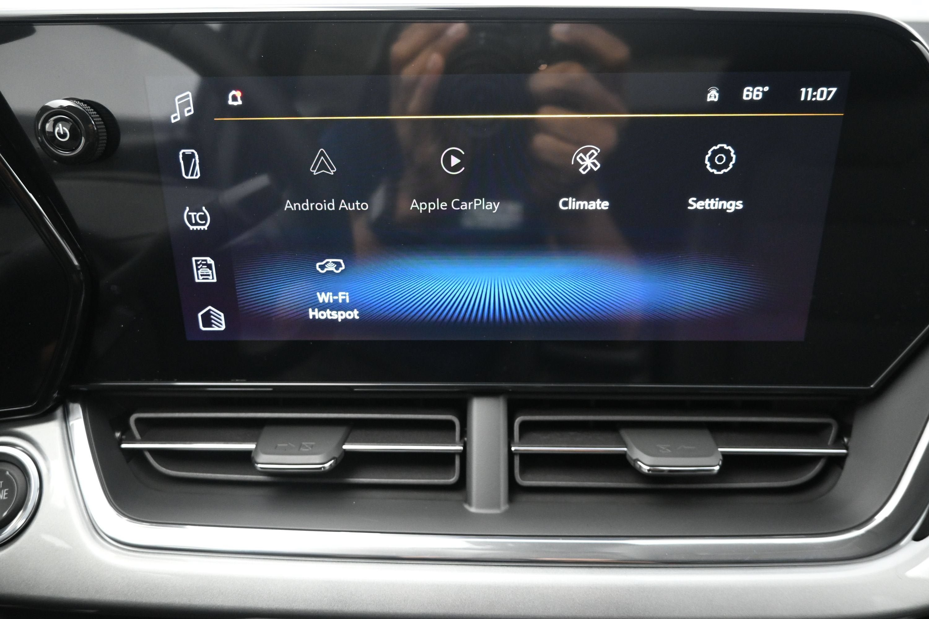 New 2026 Chevrolet Trax LT w/ Sunroof Package FWD image 16