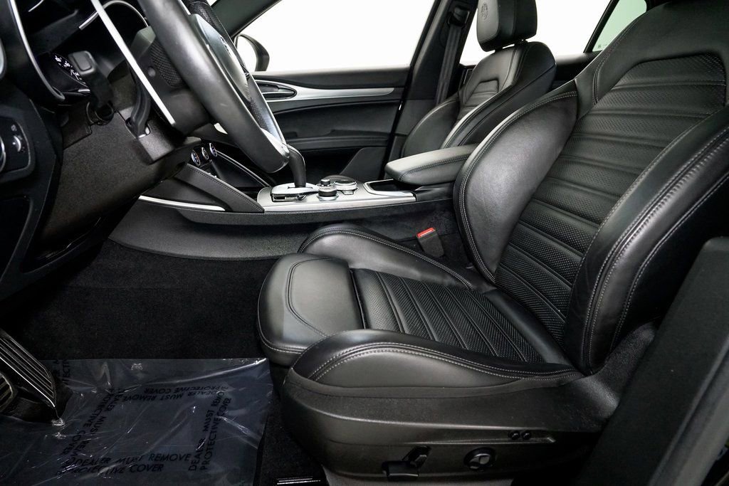 Used 2023 Alfa Romeo Stelvio Veloce image 10