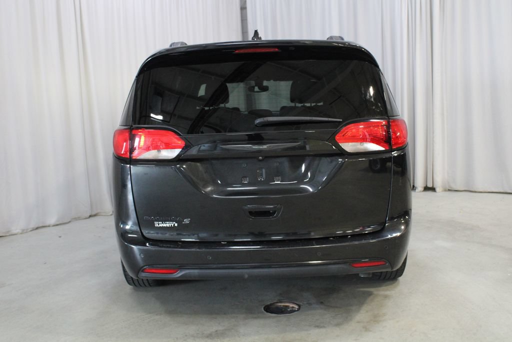 Used 2019 Chrysler Pacifica Touring-L Plus w/ S Appearance Package FWD image 24