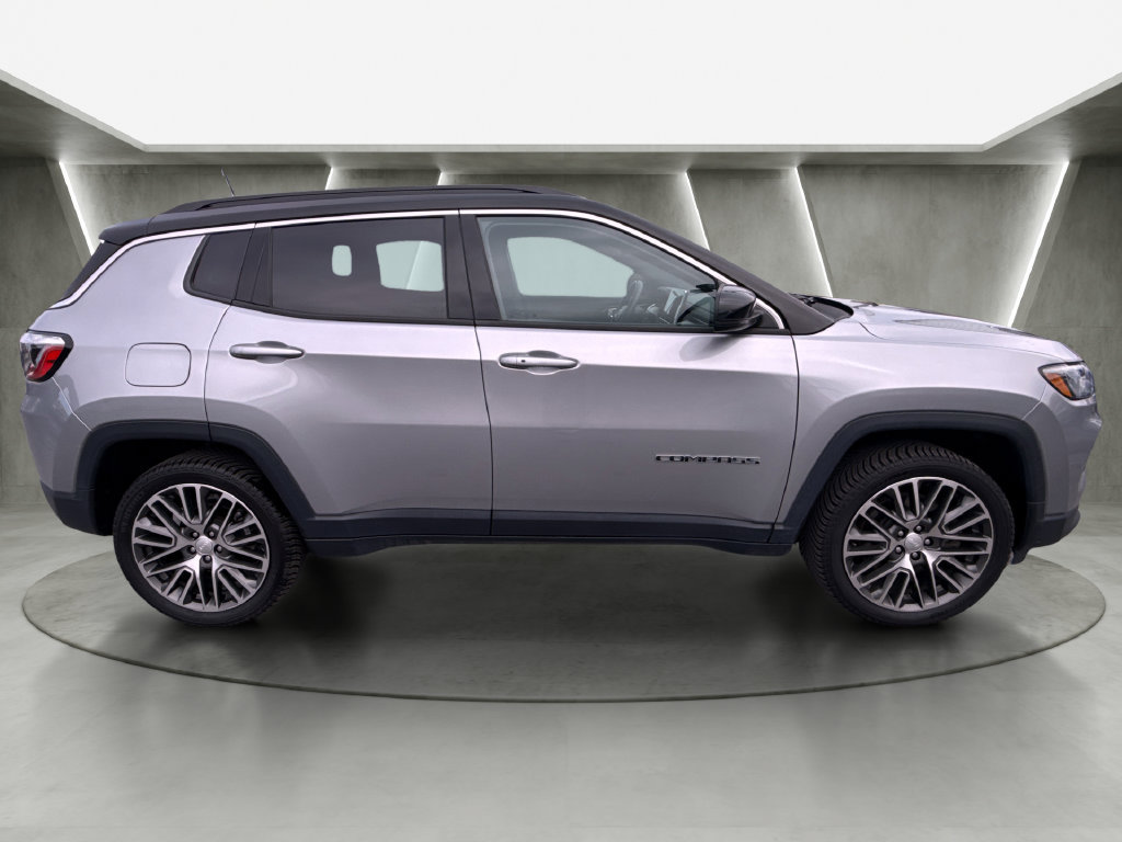Used 2023 Jeep Compass Limited w/ Elite Group AWD/4WD image 2