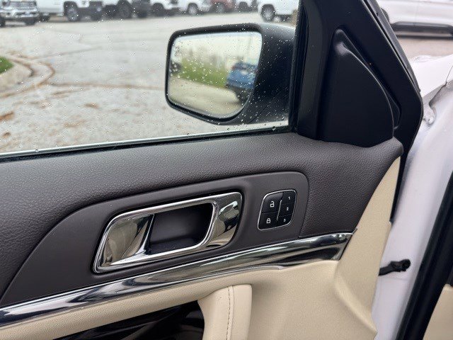 Used 2014 Lincoln MKS AWD w/ Equipment Group 101A image 12