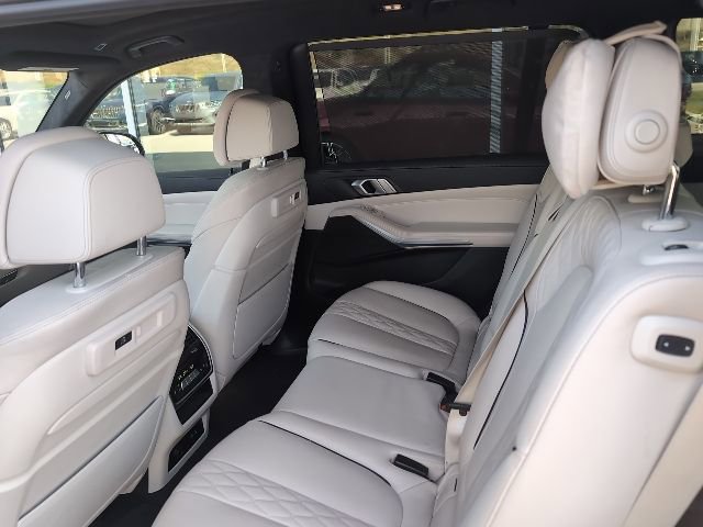 Used 2022 BMW X7 xDrive40i w/ Executive Package image 4