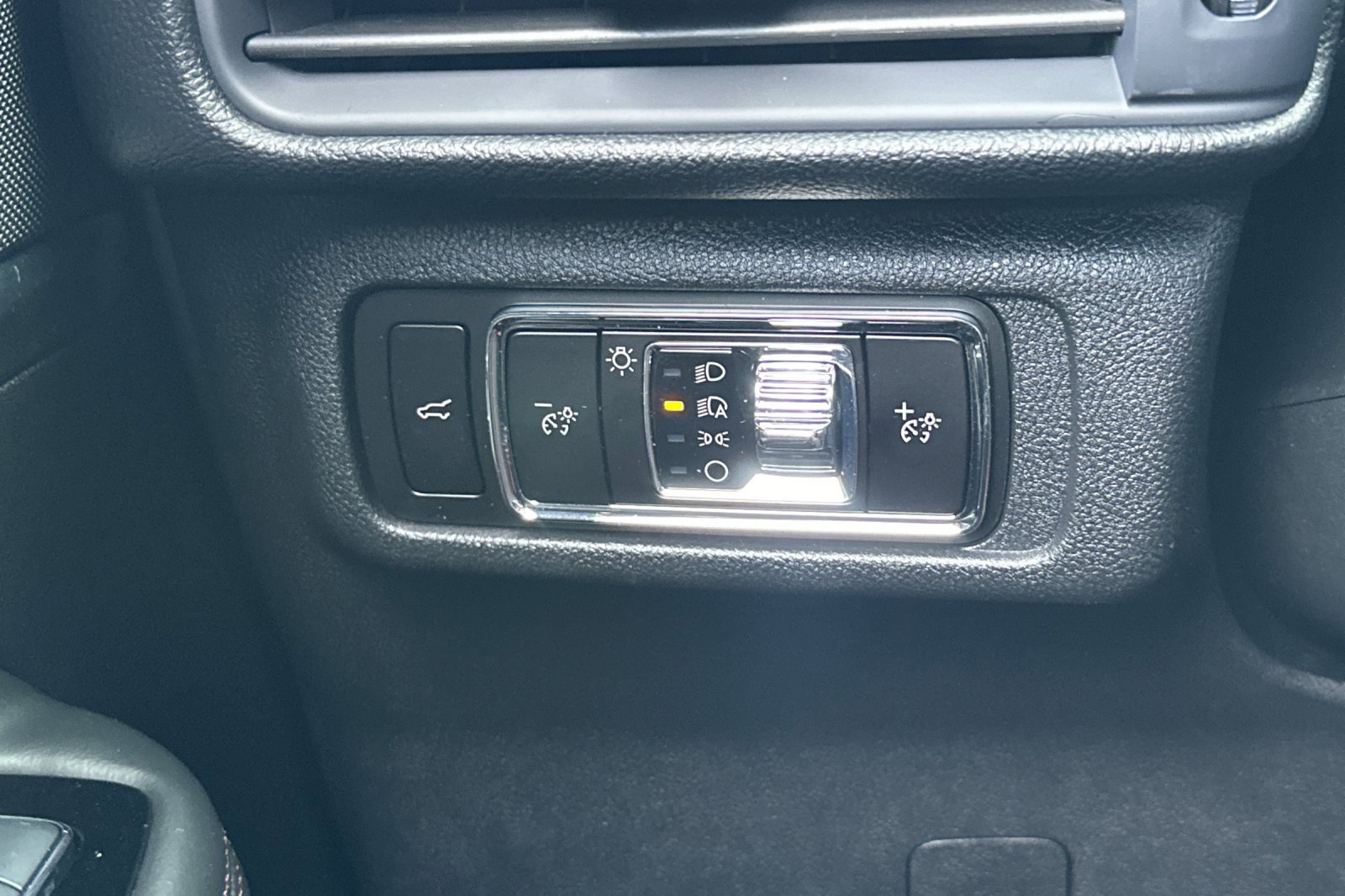 New 2025 Lincoln Corsair Reserve w/ Equipment Group 202A image 24