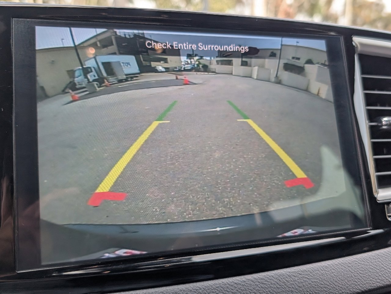 Used 2025 Chrysler Pacifica Select image 7