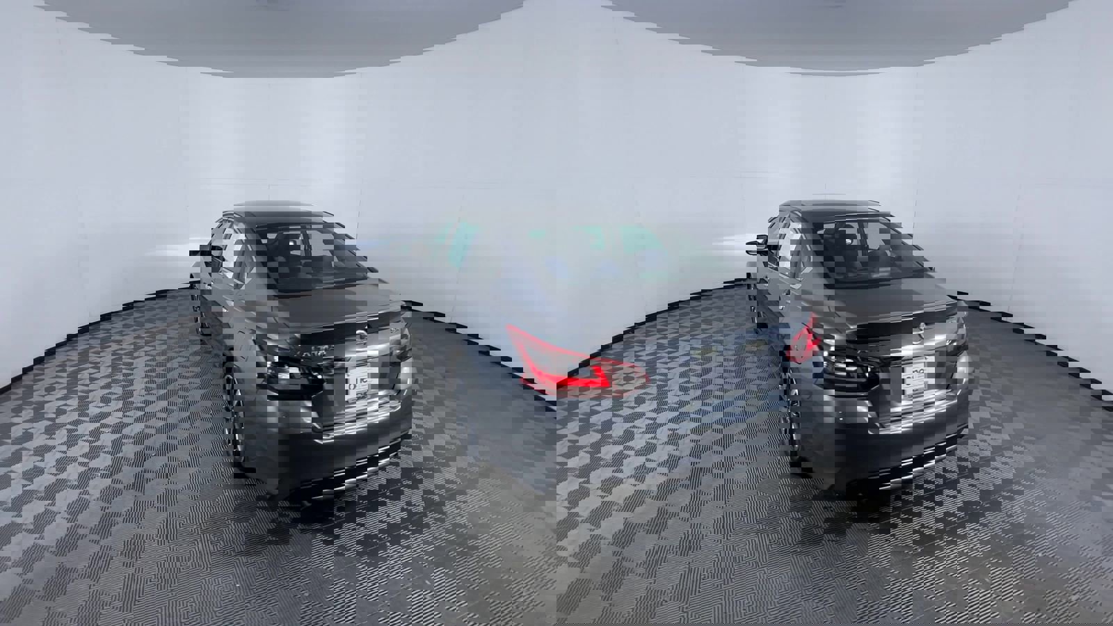 Used 2017 Nissan Altima 2.5 SR w/ LED Appearance Package image 7