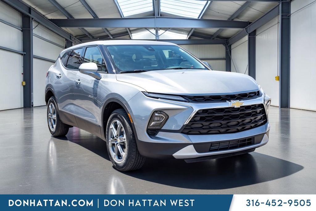 Used 2025 Chevrolet Blazer LT AWD/4WD image 23