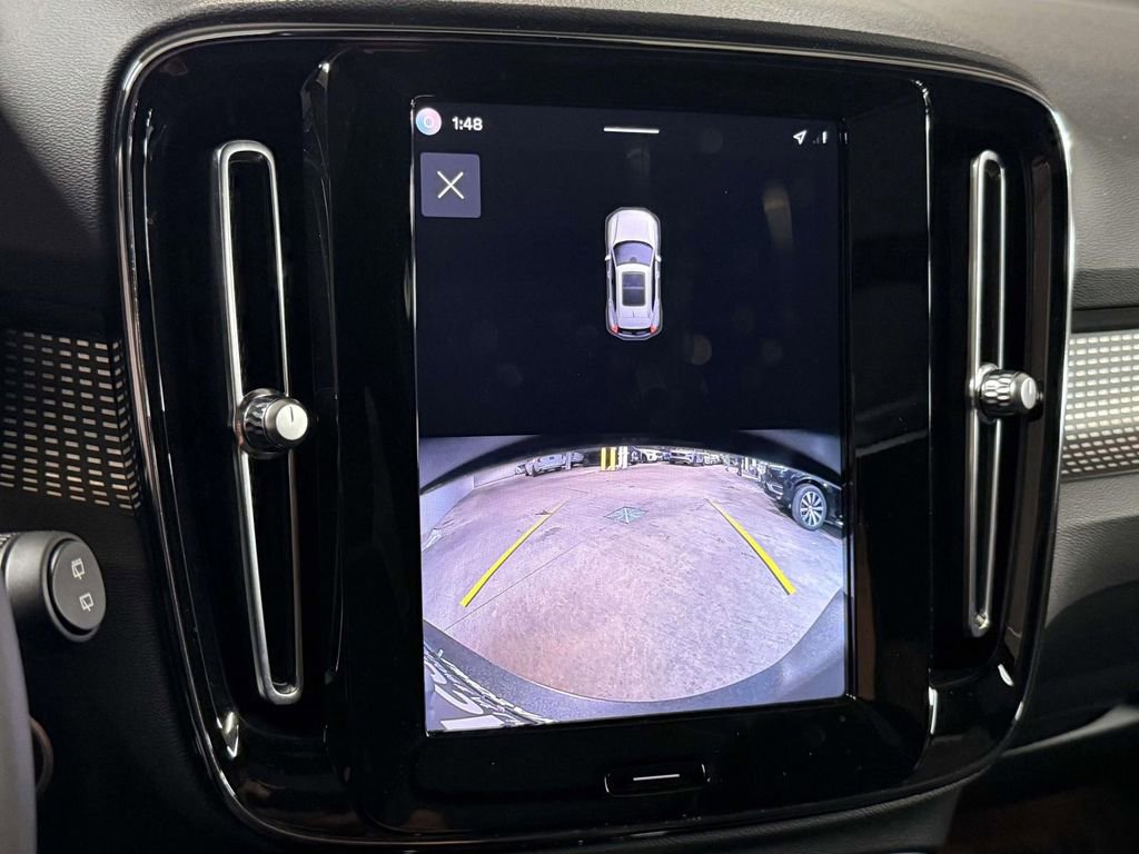 Used 2023 Volvo XC40 B5 Plus w/ Climate Package image 7
