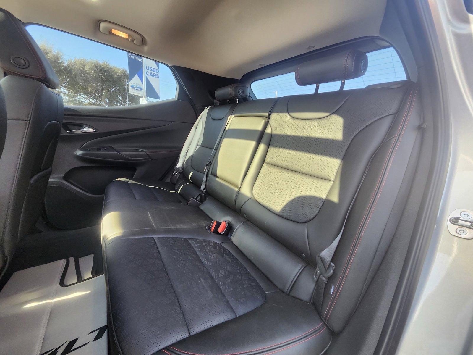 Used 2023 Chevrolet Bolt EUV Premier w/ Sun & Sound Package image 8