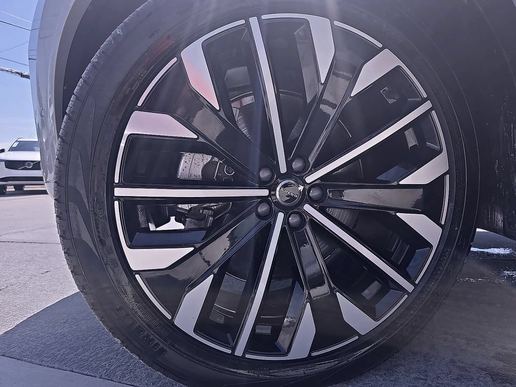 Certified 2025 Volvo XC90 B5 Plus AWD/4WD image 45