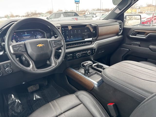 Used 2024 Chevrolet Silverado 1500 High Country w/ Z71 Off-Road Package AWD/4WD image 7