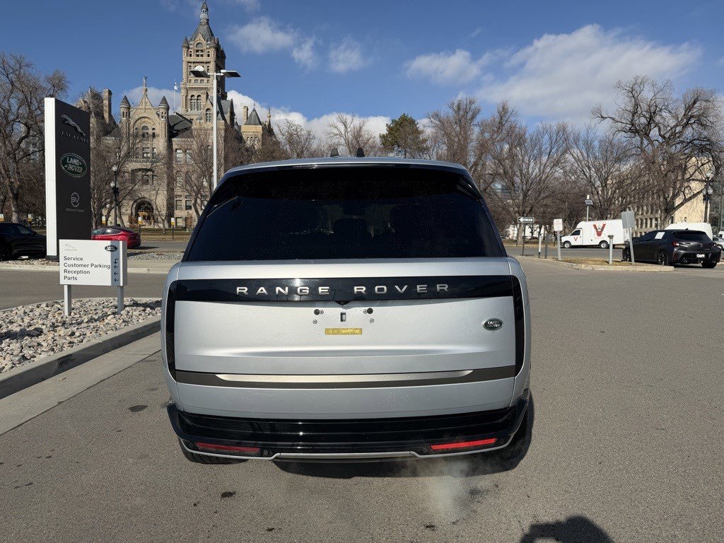 Used 2023 Land Rover Range Rover SE image 7