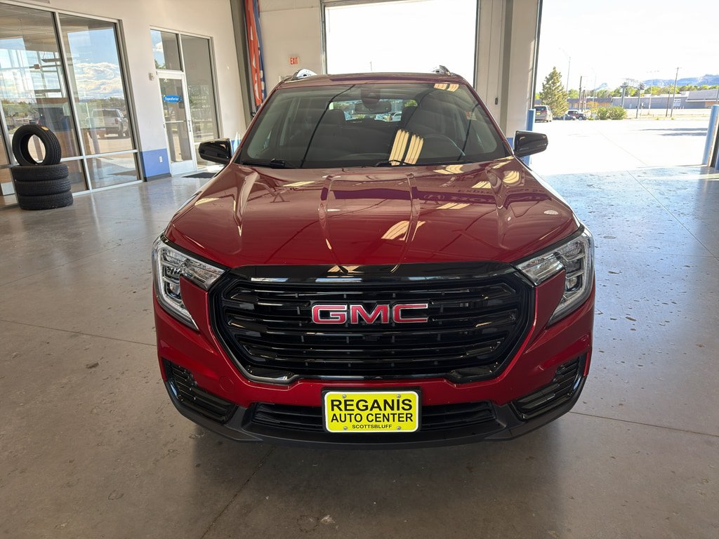 Used 2024 GMC Terrain SLE w/ Driver Convenience Package AWD/4WD image 8