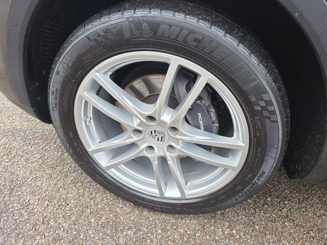 Used 2020 Porsche Cayenne image 25
