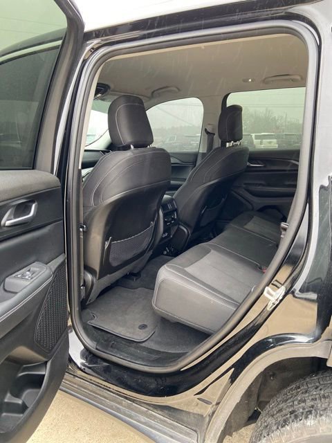 Used 2023 Jeep Grand Cherokee Laredo image 12