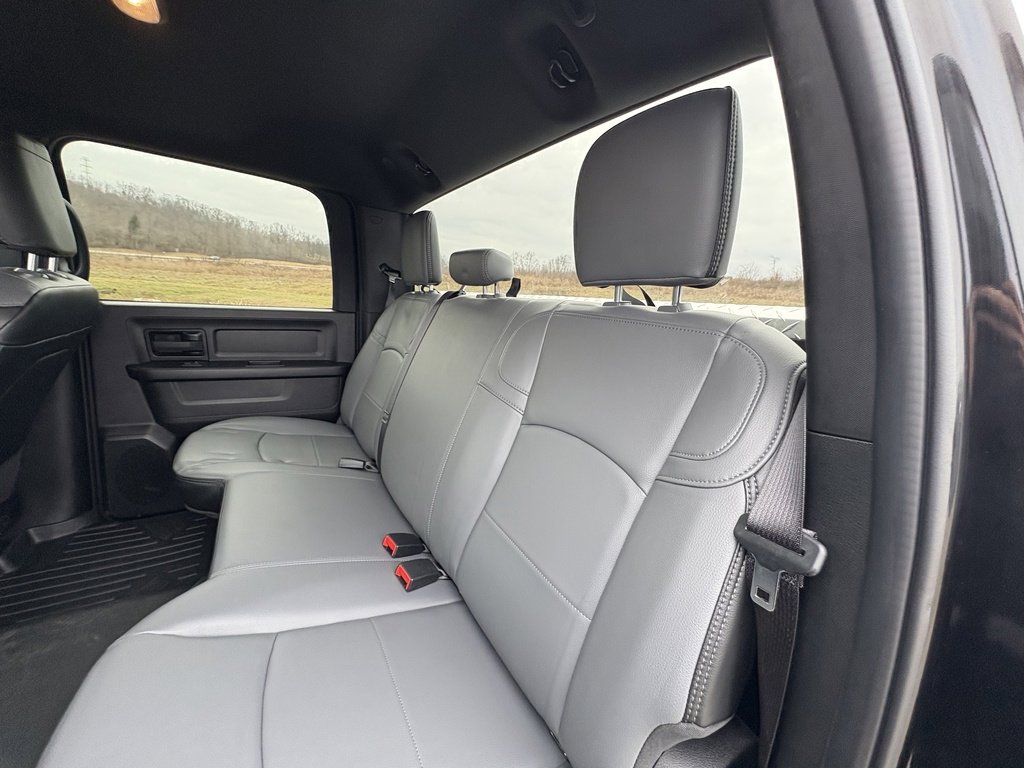 Used 2024 RAM 2500 Tradesman w/ Chrome Appearance Group image 22