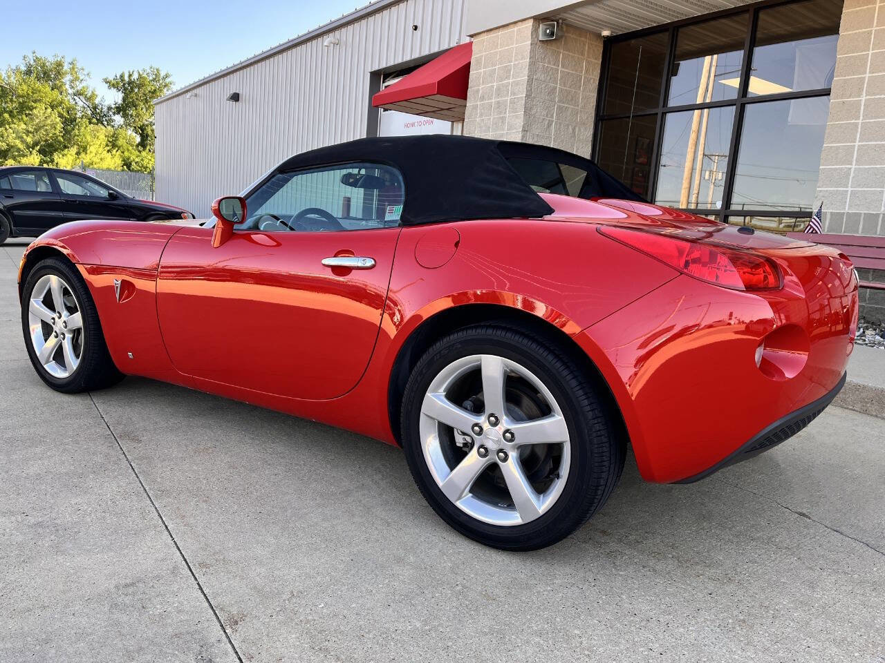 Used 2006 Pontiac Solstice Convertible w/ Premium Package RWD image 8