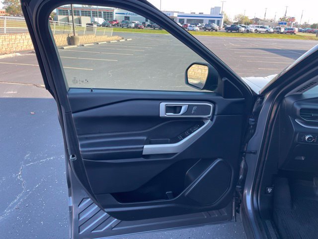 Used 2021 Ford Explorer XLT w/ Equipment Group 202A AWD/4WD image 19