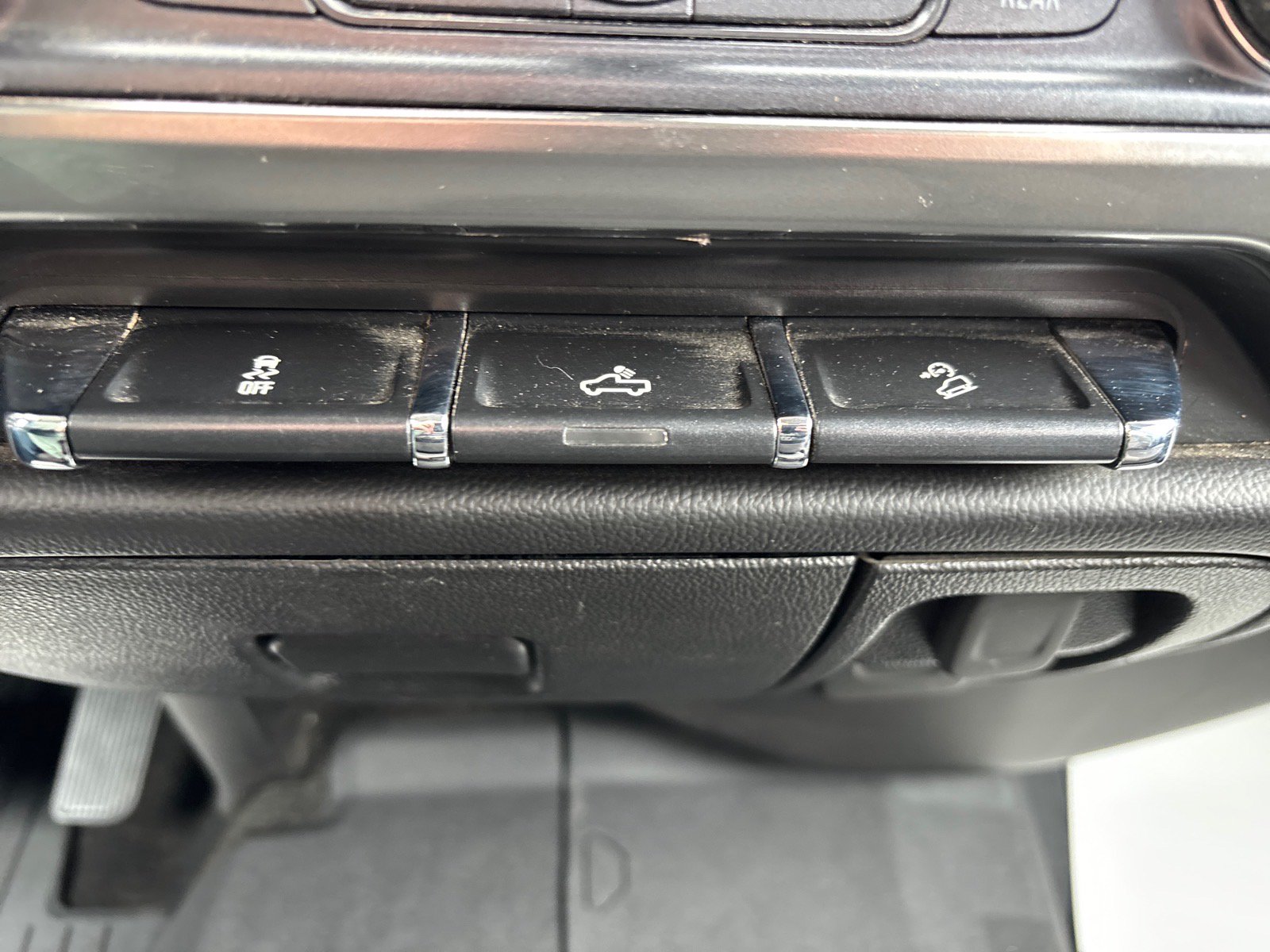 Used 2018 Chevrolet Silverado 1500 LT w/ LPO, Black Pack AWD/4WD image 36