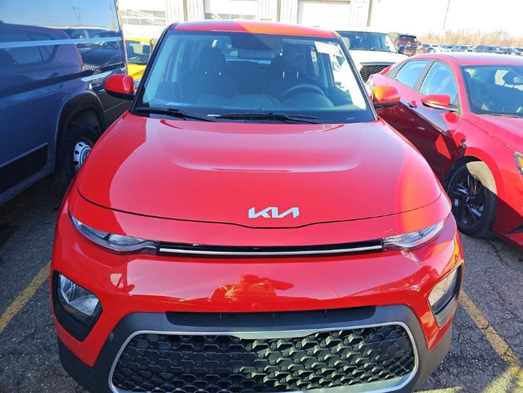 Used 2022 Kia Soul LX image 3