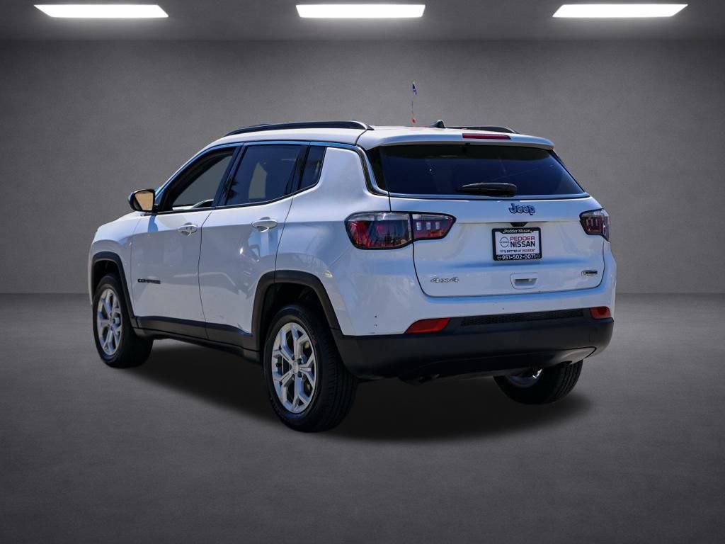 Used 2024 Jeep Compass Latitude image 6