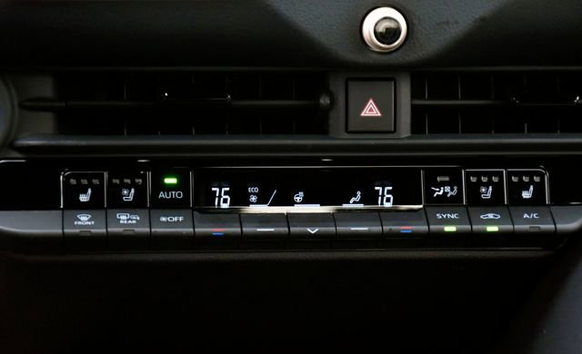 Used 2023 Toyota Crown Limited image 24