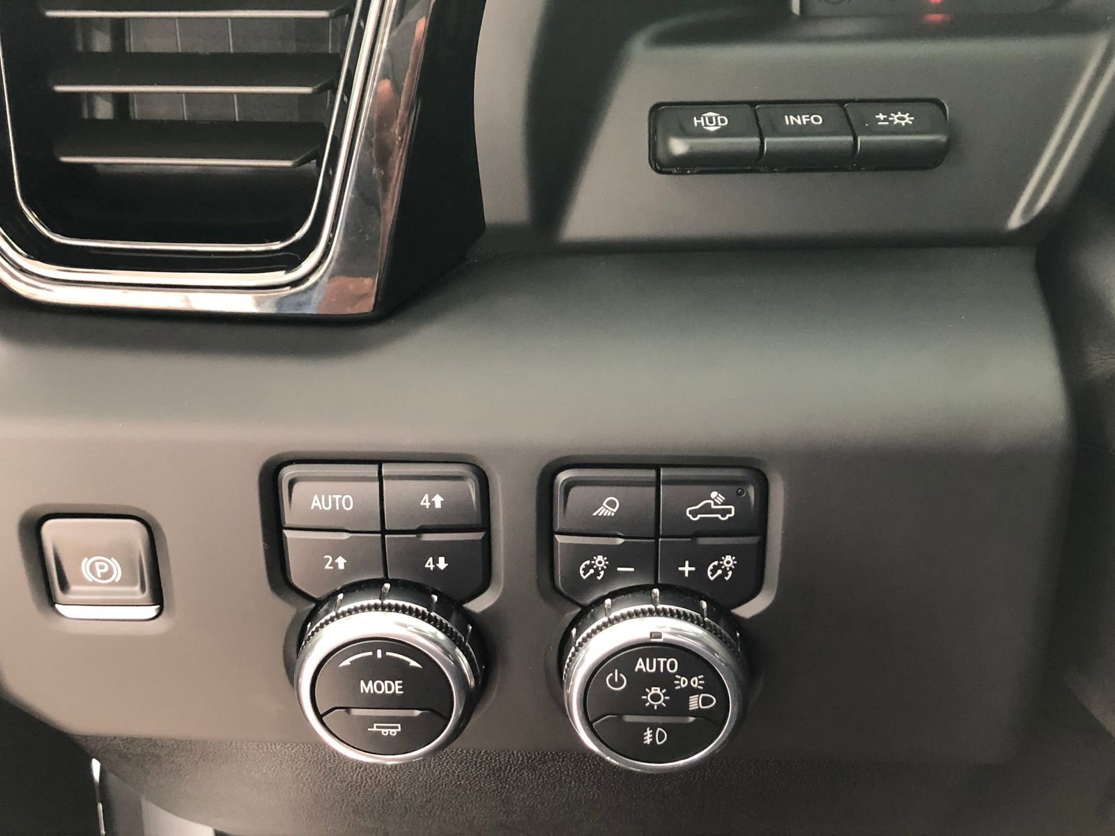 Used 2025 GMC Sierra 3500 AT4 w/ AT4 Premium Plus Package AWD/4WD image 34