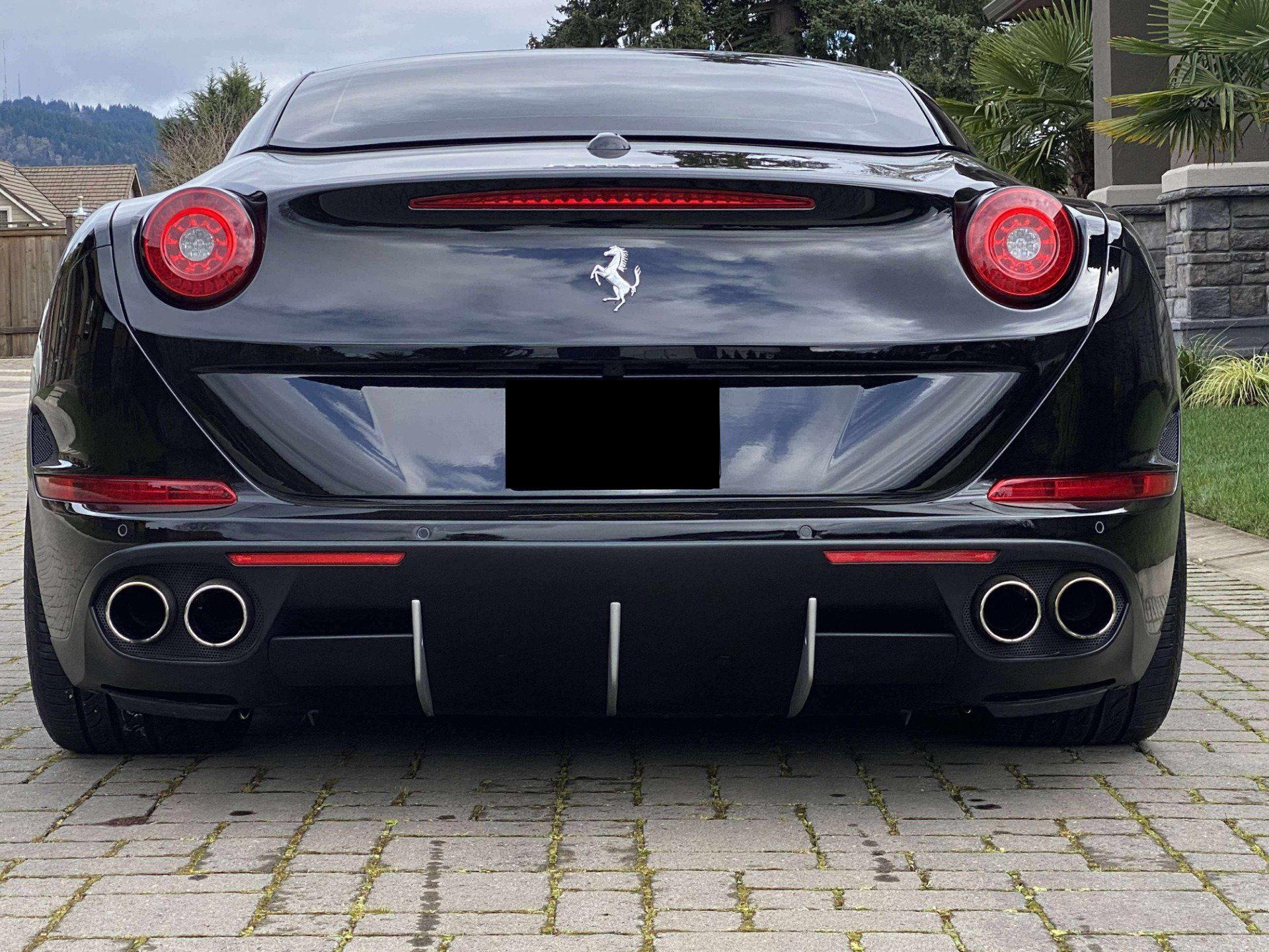 Used 2015 Ferrari California T RWD image 5