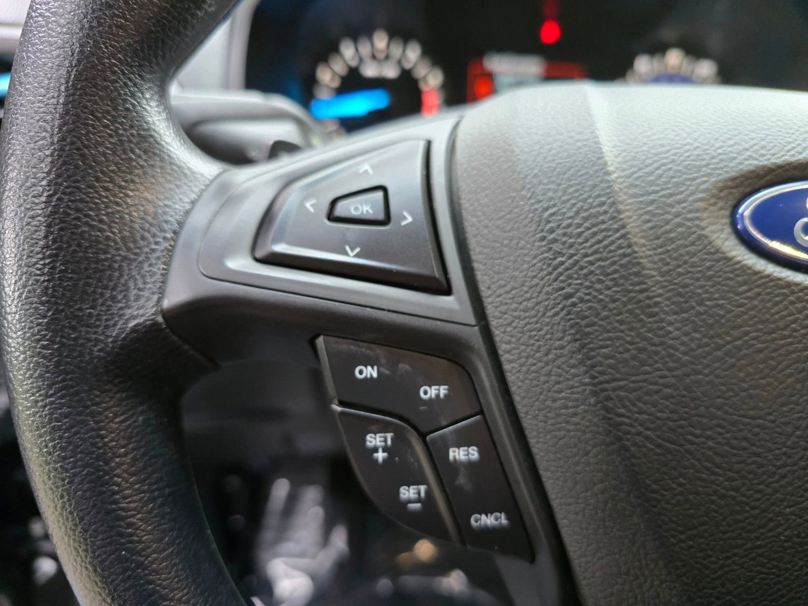 Used 2018 Ford Edge SE image 25