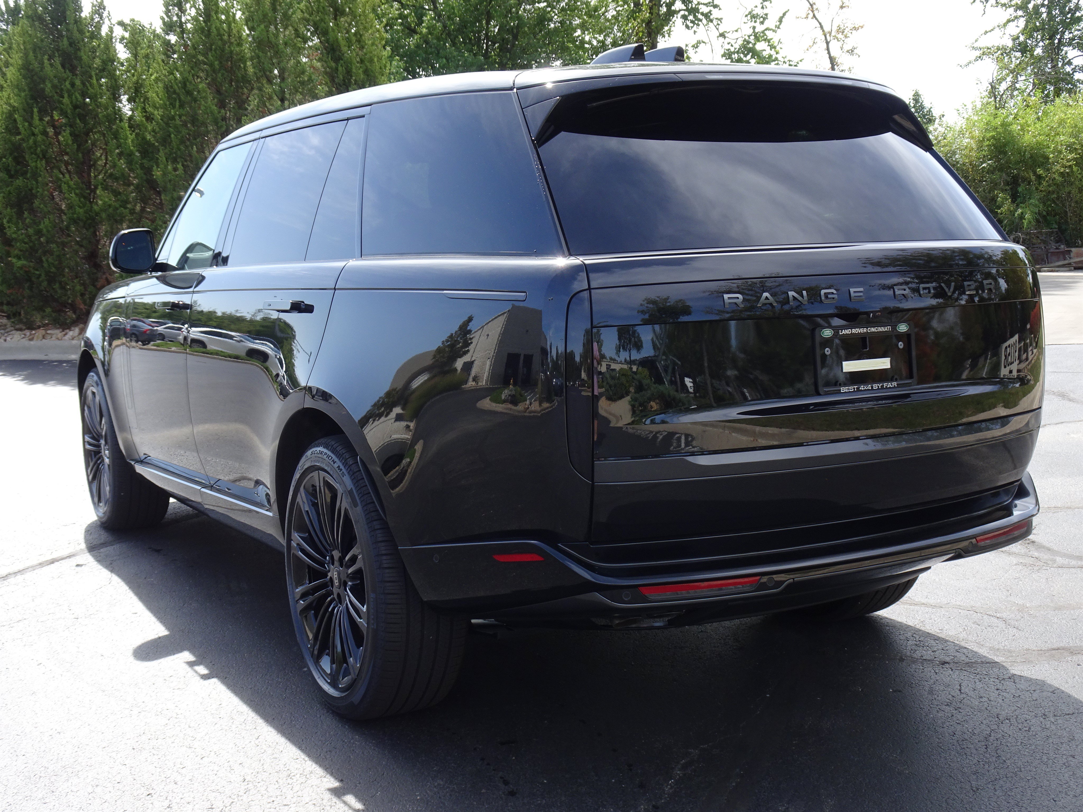 New 2027 Land Rover Range Rover Long Wheelbase SE AWD/4WD image 4
