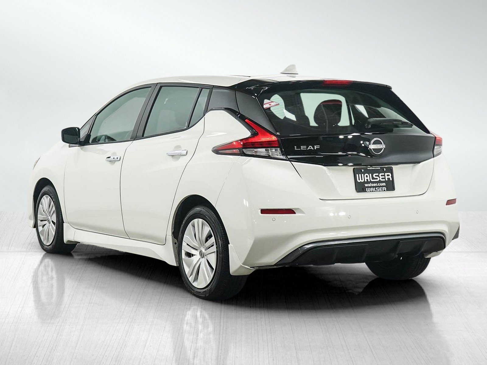 Used 2025 Nissan Leaf S FWD image 3