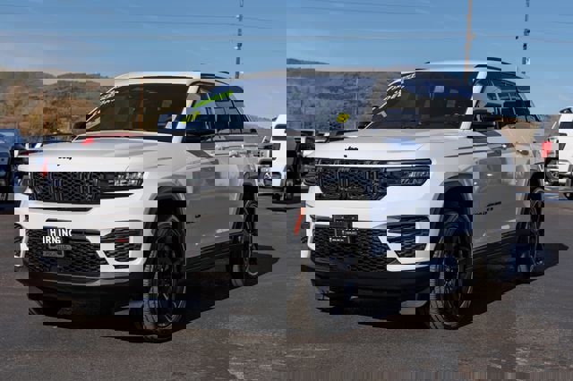 Used 2023 Jeep Grand Cherokee Altitude image 35