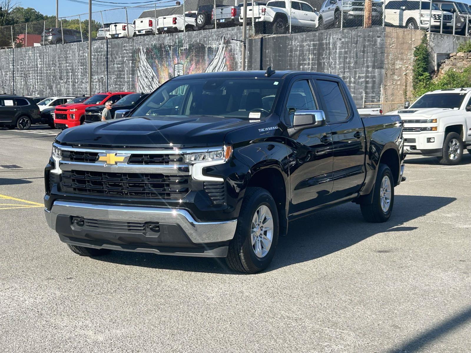 Used 2025 Chevrolet Silverado 1500 LT AWD/4WD image 3