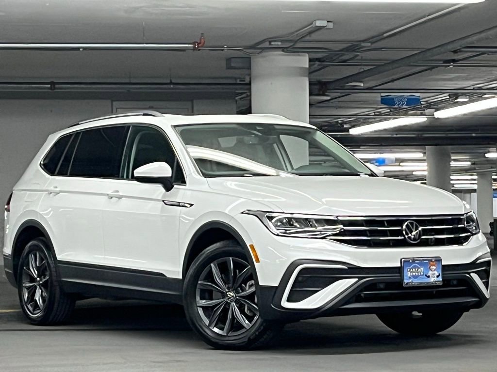 Used 2023 Volkswagen Tiguan SE w/ Panoramic Sunroof Package AWD/4WD image 2