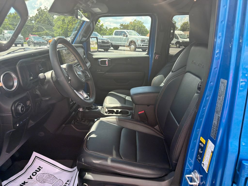 Used 2024 Jeep Wrangler Unlimited Sahara w/ Technology Group AWD/4WD image 9