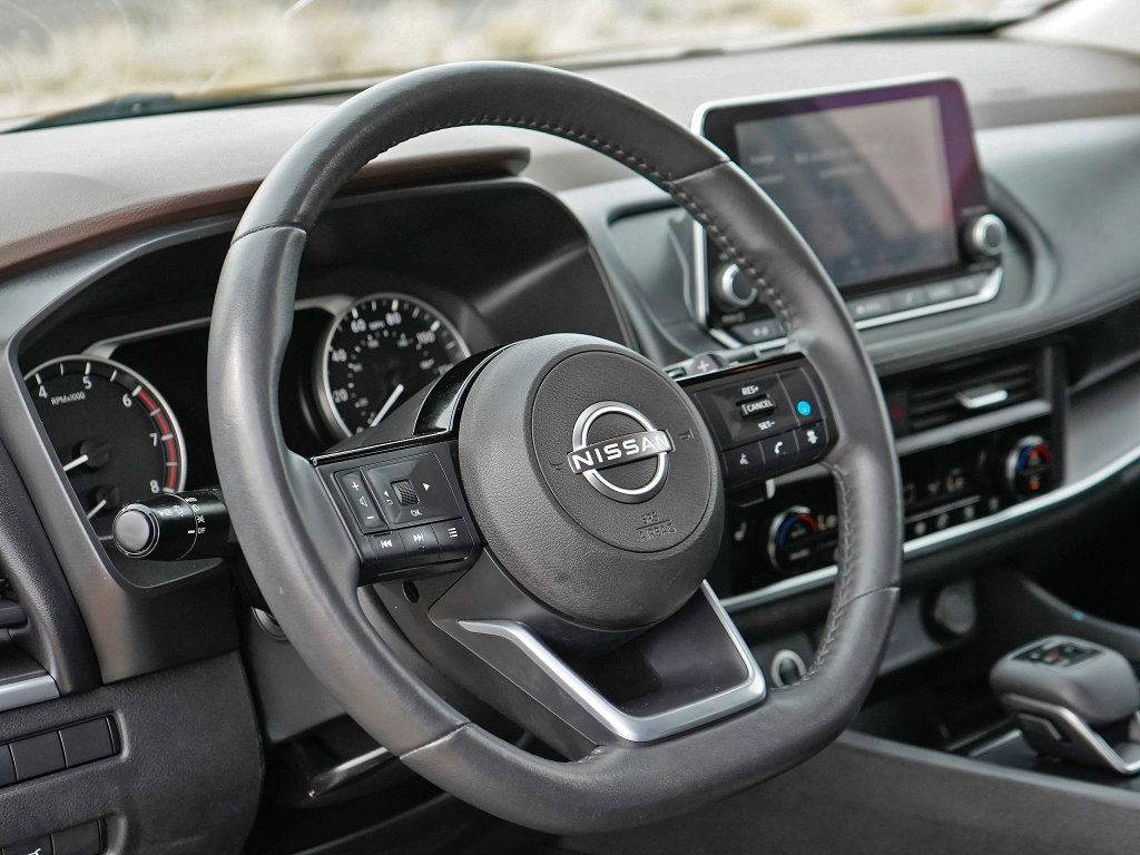 Used 2023 Nissan Rogue SV w/ SV Premium B Package image 9