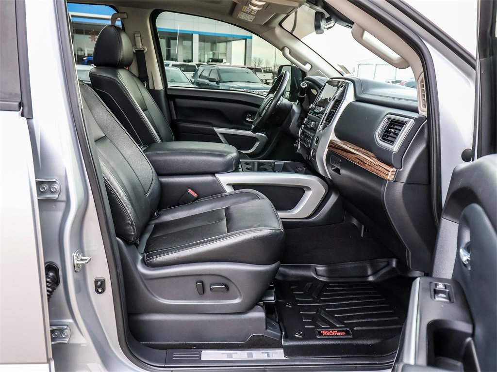 Used 2020 Nissan Titan SL w/ Moonroof Package image 16