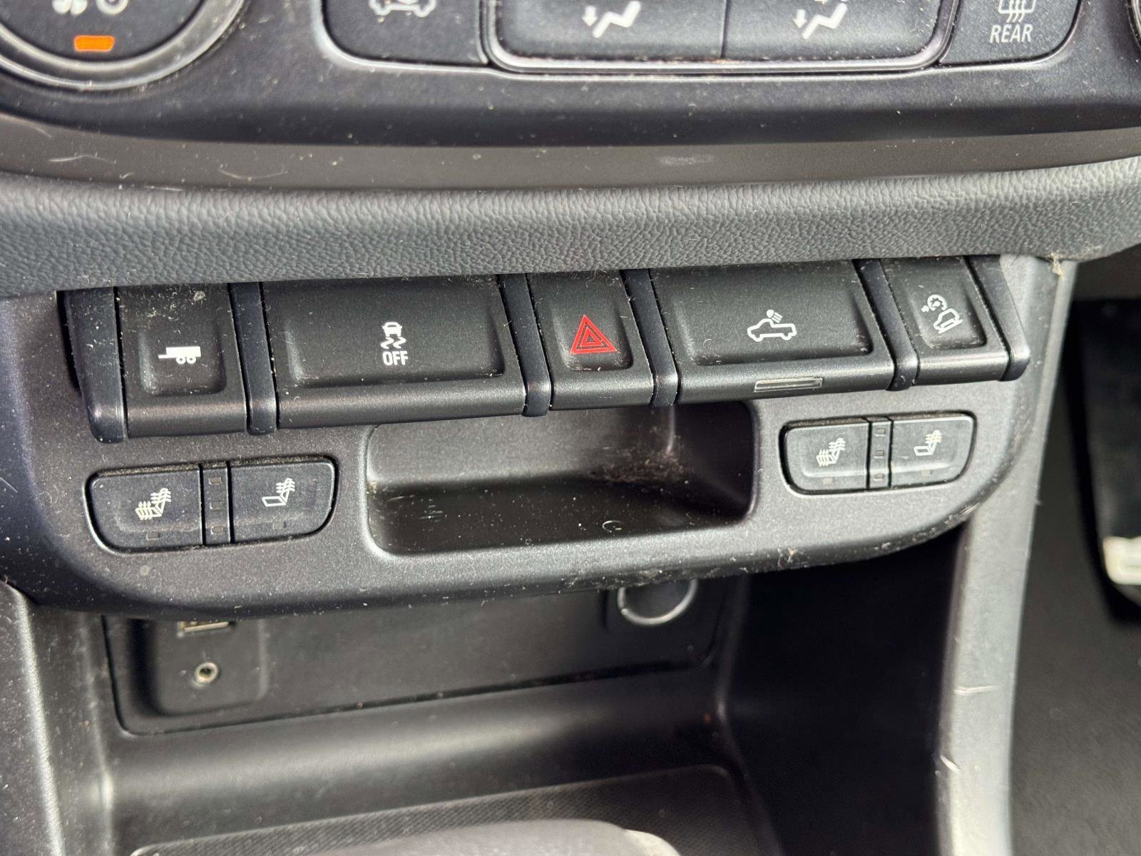 Used 2018 Chevrolet Colorado Z71 AWD/4WD image 30