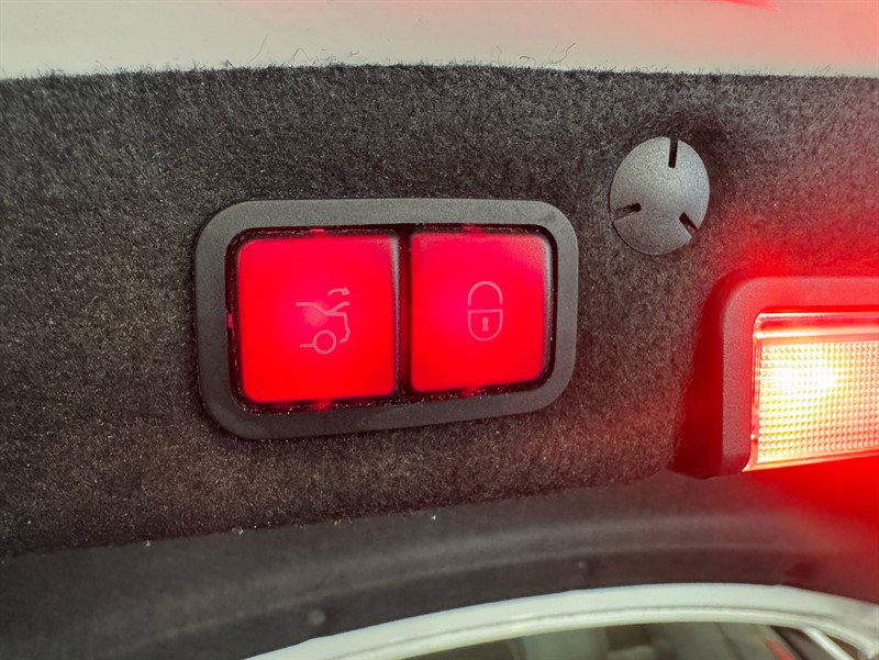 Used 2019 Mercedes-Benz C 300 4MATIC Sedan image 20