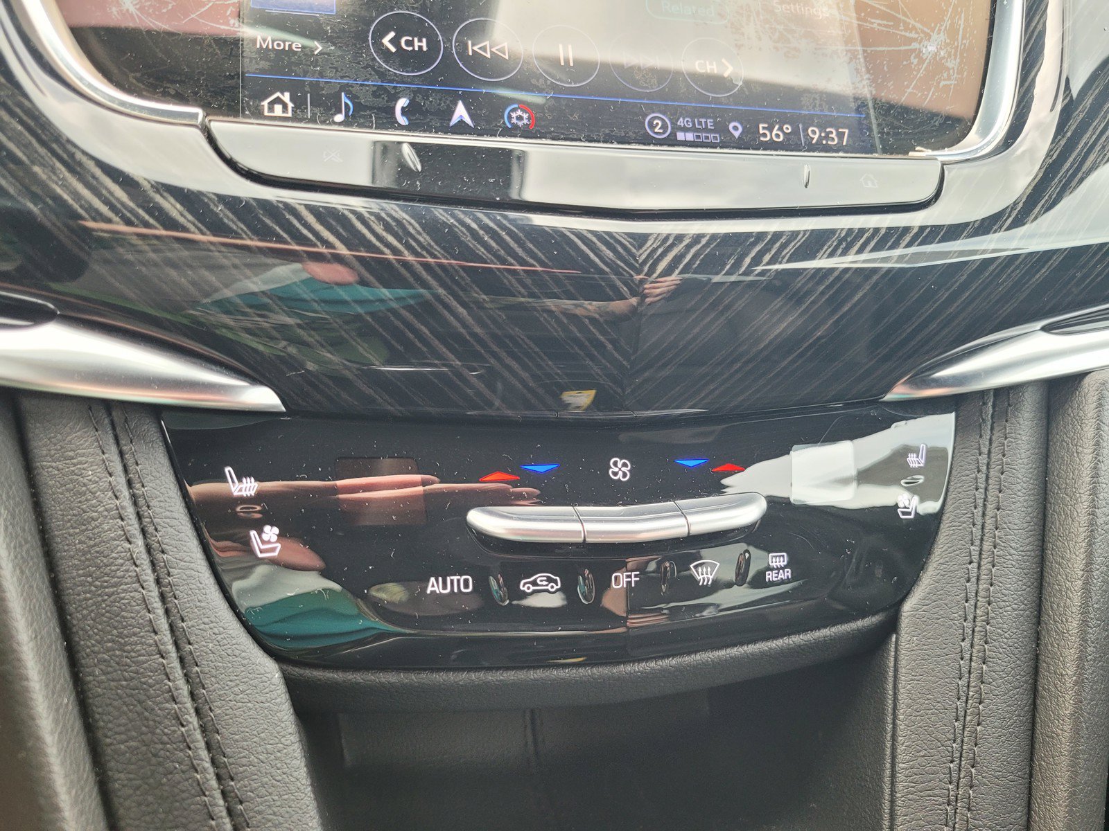 Certified 2025 Cadillac XT6 Premium Luxury FWD image 22