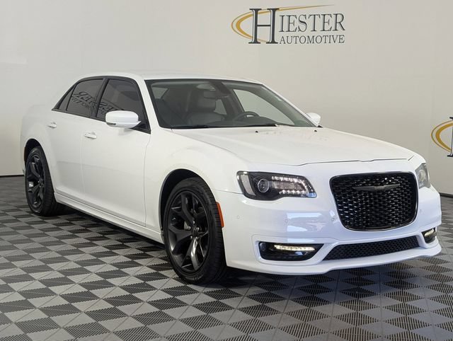 Used 2023 Chrysler 300 Touring L RWD image 2