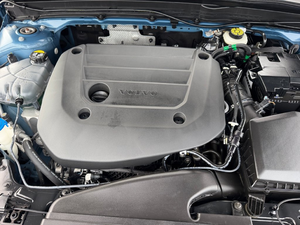 Certified 2024 Volvo XC40 B5 Plus w/ Climate Package AWD/4WD image 29