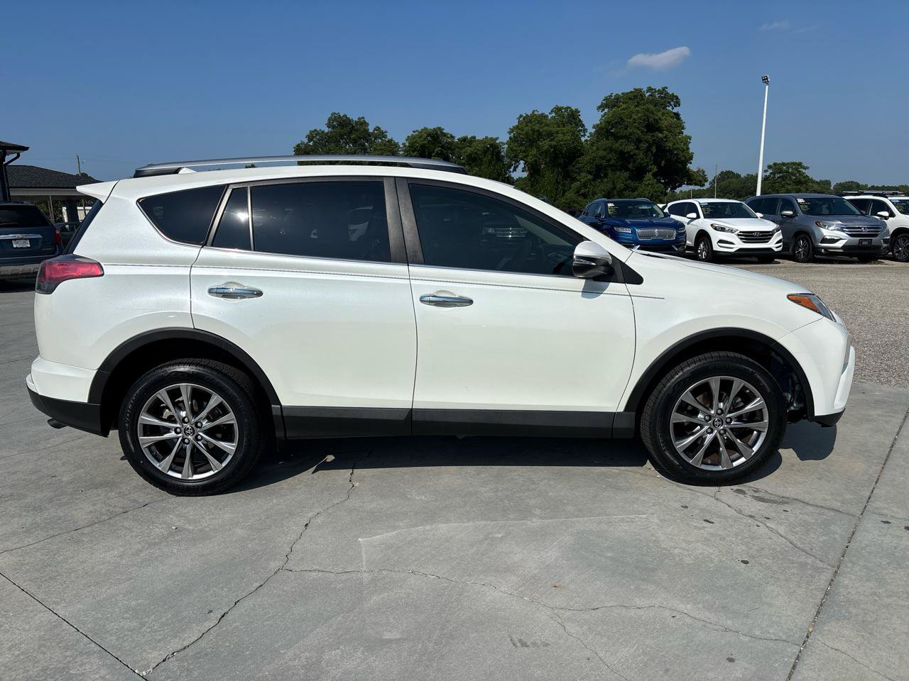 Used 2018 Toyota RAV4 Limited FWD image 3