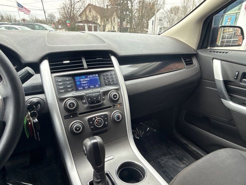 Used 2013 Ford Edge SE image 24